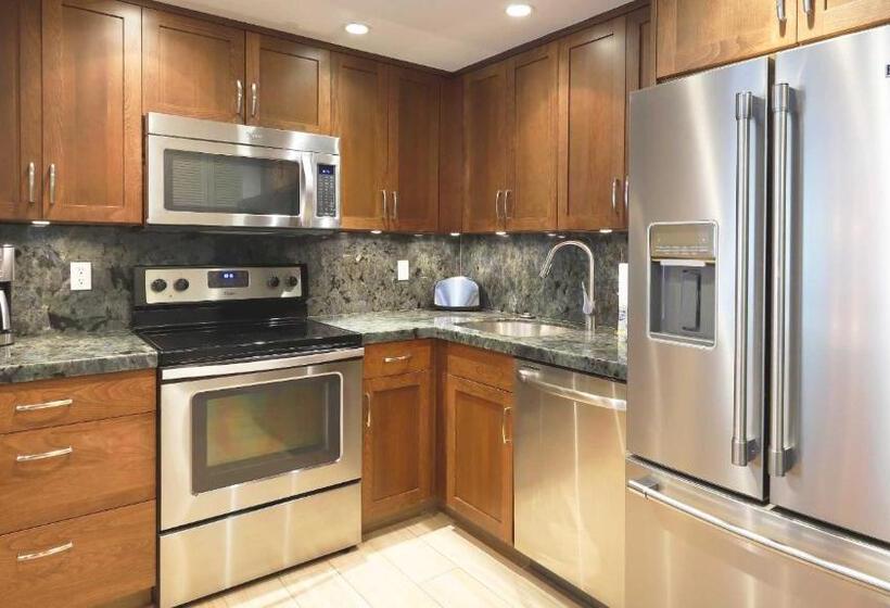 Апартаменты 1 Спальня Вид на Море, Maui Westside Presents: Whaler 420   Best Location In Kaanapali Beach