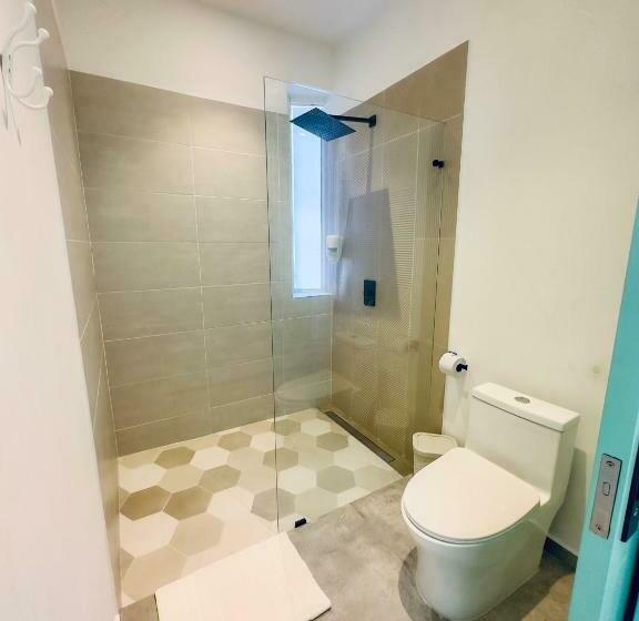 חדר משפתחתי סופריור, Nomadic Design