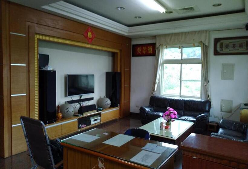 اتاق خانوادگی با چشم‌انداز کوه, Ming Camphor Homestay