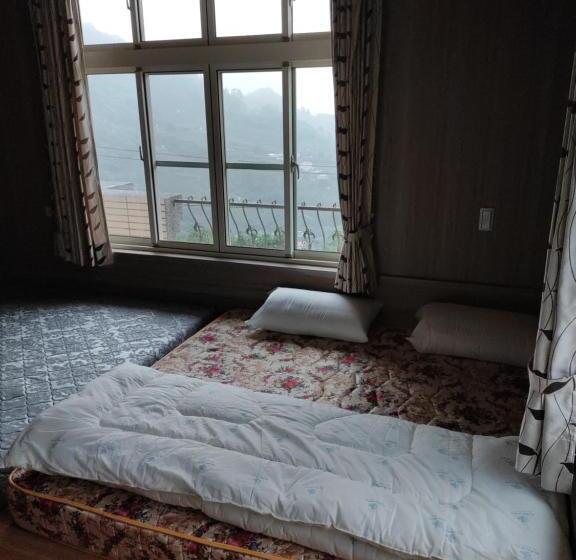 اتاق استاندارد با چشم‌انداز کوهستان, Ming Camphor Homestay