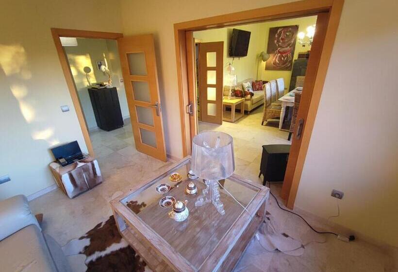 اتاق لوکس با بالکن, Villa Aguilas Club Guest House
