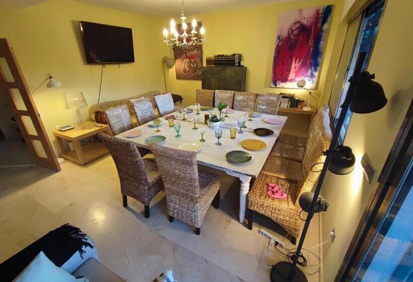 اتاق لوکس با بالکن, Villa Aguilas Club Guest House