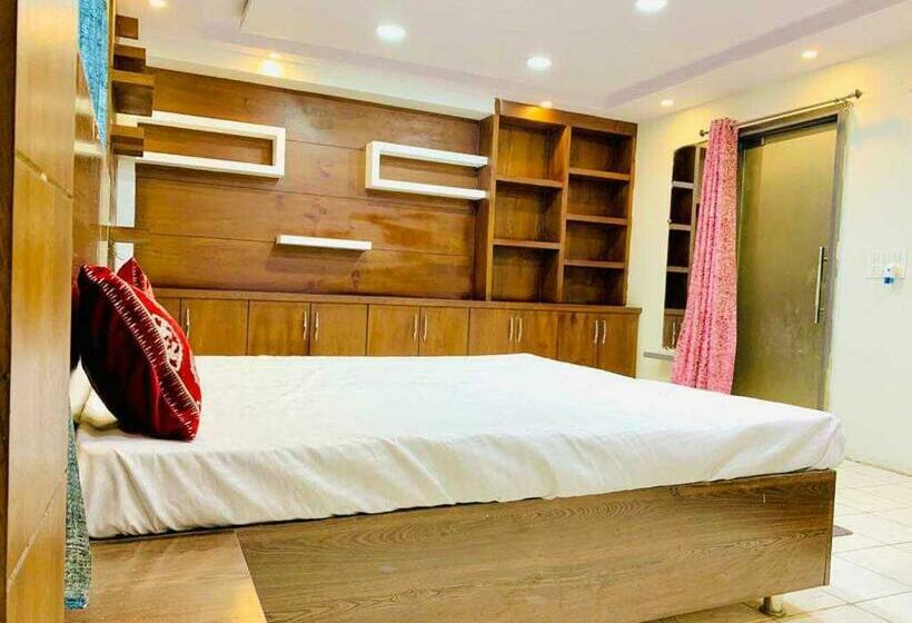 三人经典房间, Oyo  Anjani