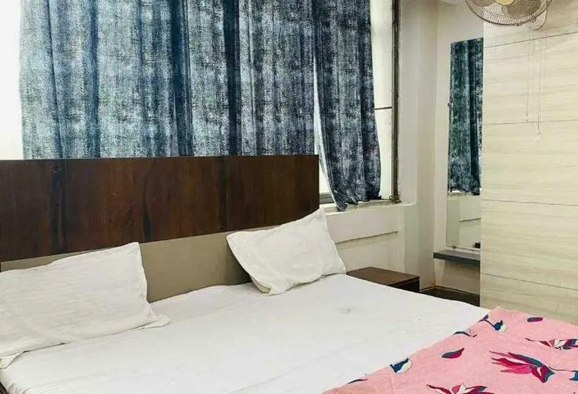 Classic Kolmen Hengen Huone, Oyo Anjani