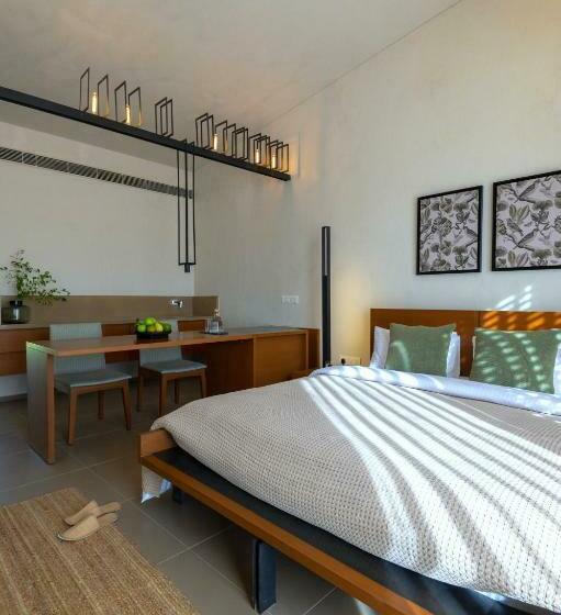 Номер Стандарт Вид на Озеро, Life At Repose Lake Villas Resort & Club