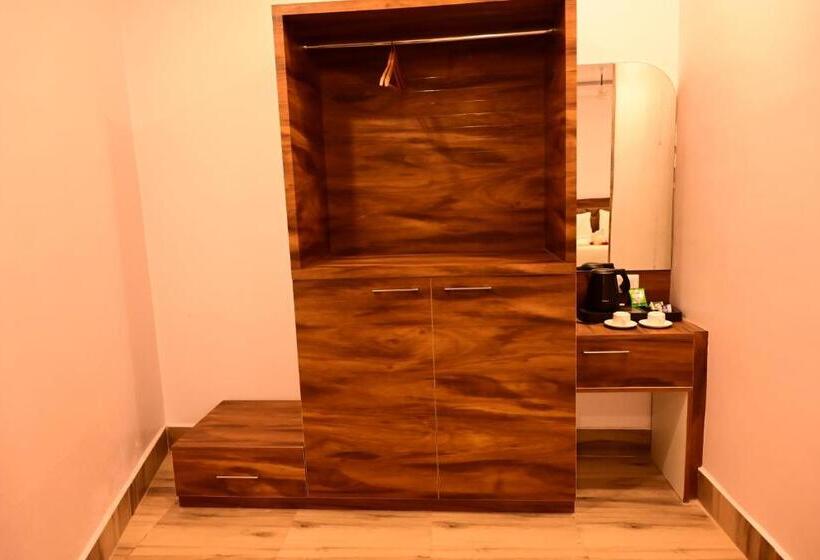 חדר דלוקס, Atithi