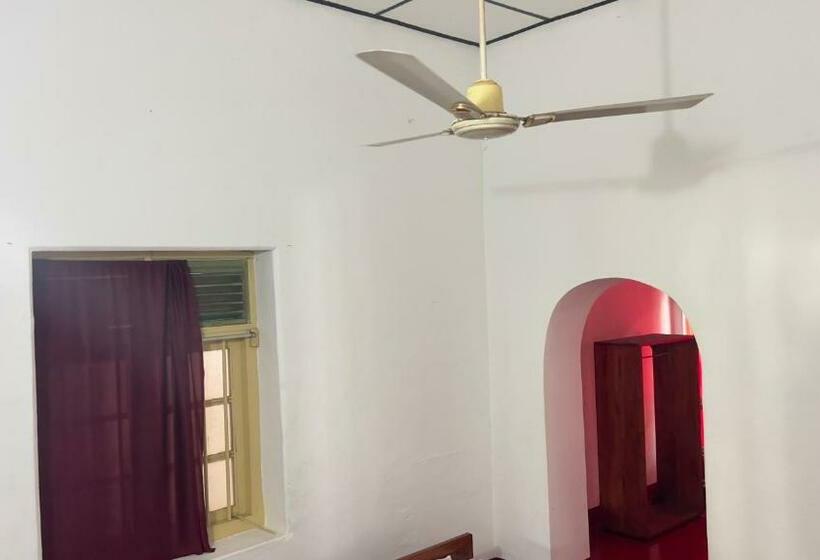 غرفة ديلوكس رباعية, Resthouse Vavuniya