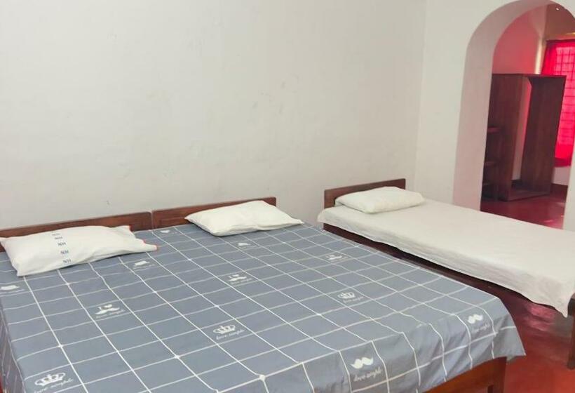 Четырехместный Номер Deluxe, Resthouse Vavuniya
