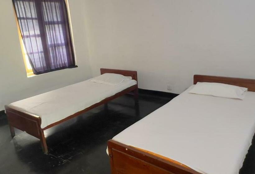 Номер Economy, Resthouse Vavuniya