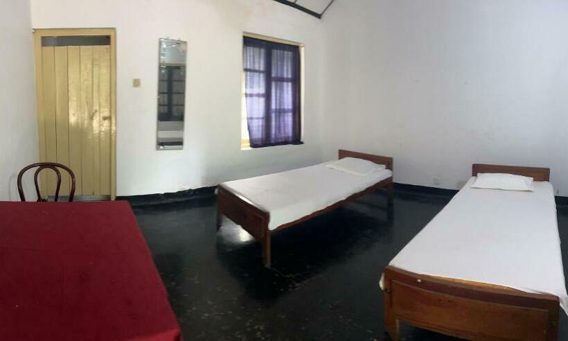 غرفة إقتصادية, Resthouse Vavuniya