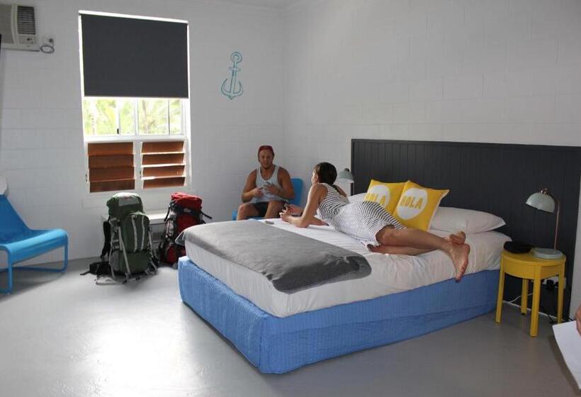 Люкс, Port Douglas Backpackers