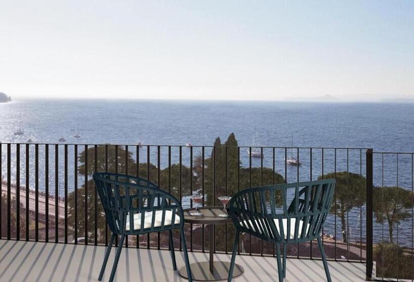 Suite with lake view, Al Caminetto Worldhotels Crafted Adults Only