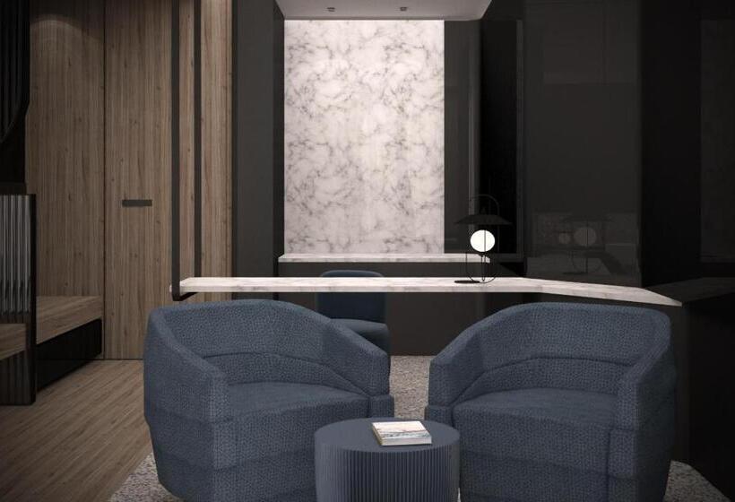 Suite with lake view, Al Caminetto Worldhotels Crafted Adults Only