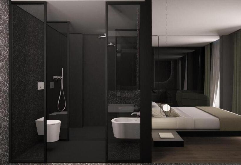 Suite with lake view, Al Caminetto Worldhotels Crafted Adults Only