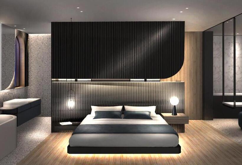 Suite with lake view, Al Caminetto Worldhotels Crafted Adults Only