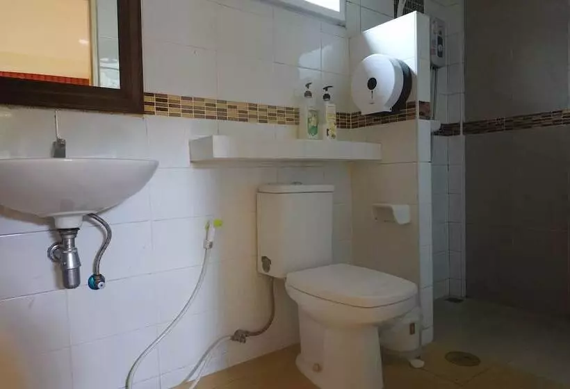 デラックストリプルルーム, Baan Baramee House