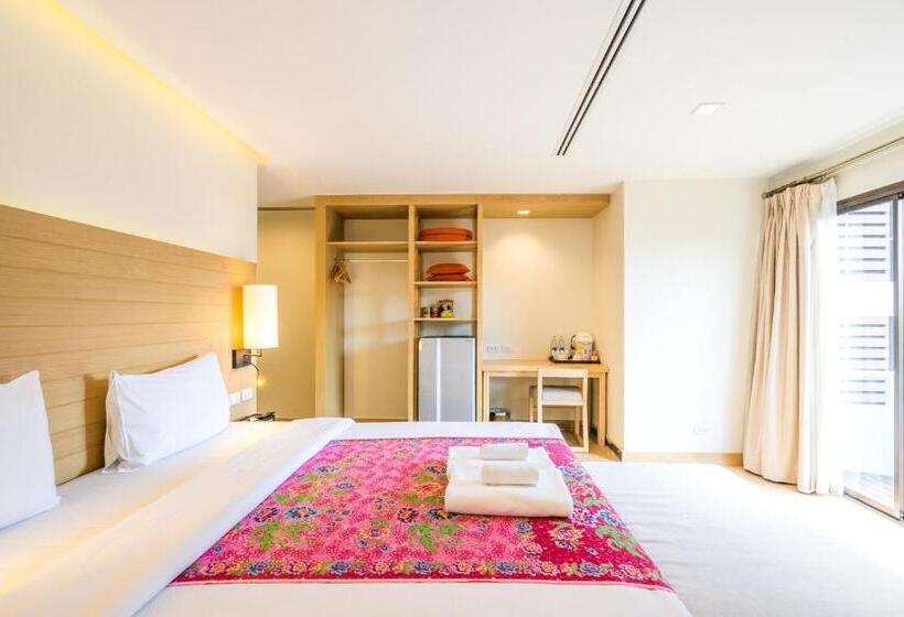 اتاق لوکس با بالکن, Baan Suwantawe