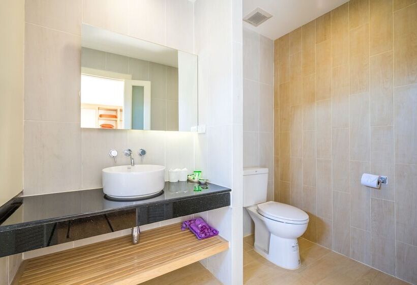 Camera Deluxe con Balcone, Baan Suwantawe