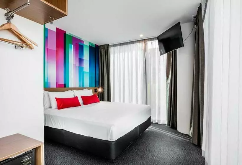 キングサイズベッド、シティビューデラックスルーム, Ibis Styles Brisbane Elizabeth Street