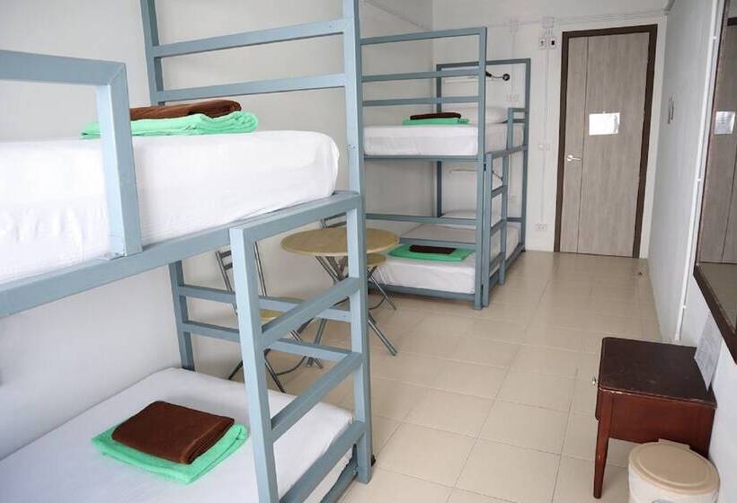 Кровать в Многоместном Номере с Общей Ванной, Irest Ao Nang