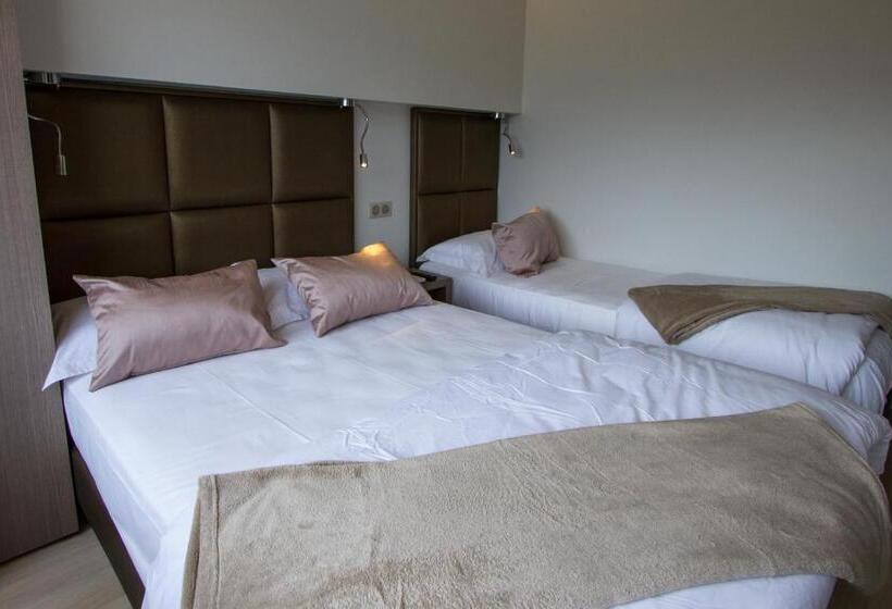 Трехместный Номер Премиум, La Santa