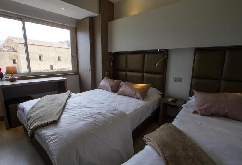 Трехместный Номер Премиум, La Santa