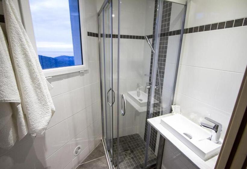 Четырехместный Номер Стандарт, La Santa