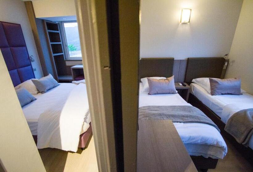 Четырехместный Номер Стандарт, La Santa