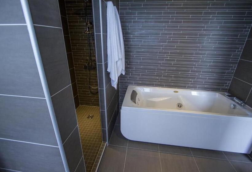 Номер Престиж, La Santa