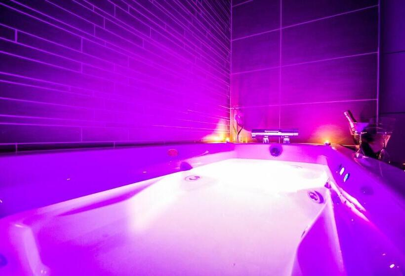 Номер Престиж, La Santa