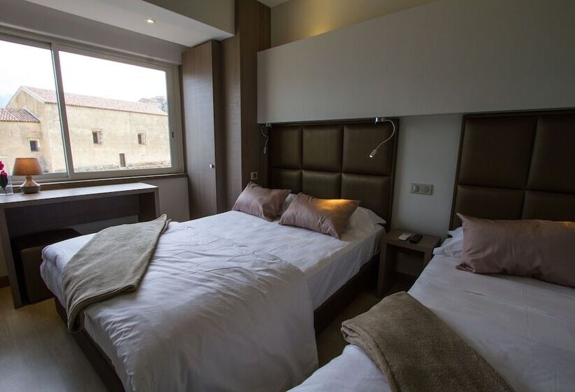 Трехместный Номер Премиум, La Santa