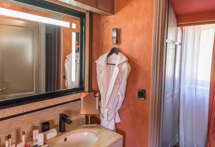 Полулюкс, Le Stelsia Resort