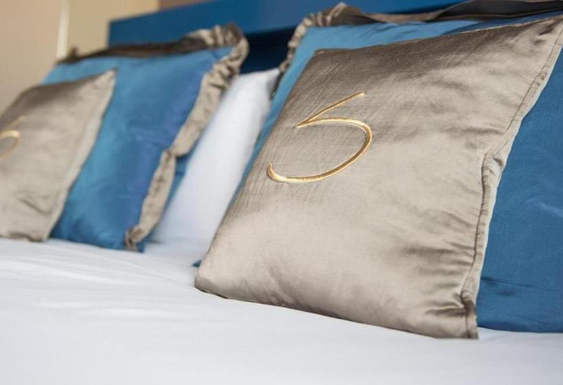 Полулюкс, Le Stelsia Resort