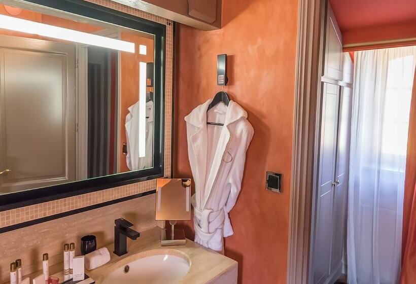 Полулюкс, Le Stelsia Resort