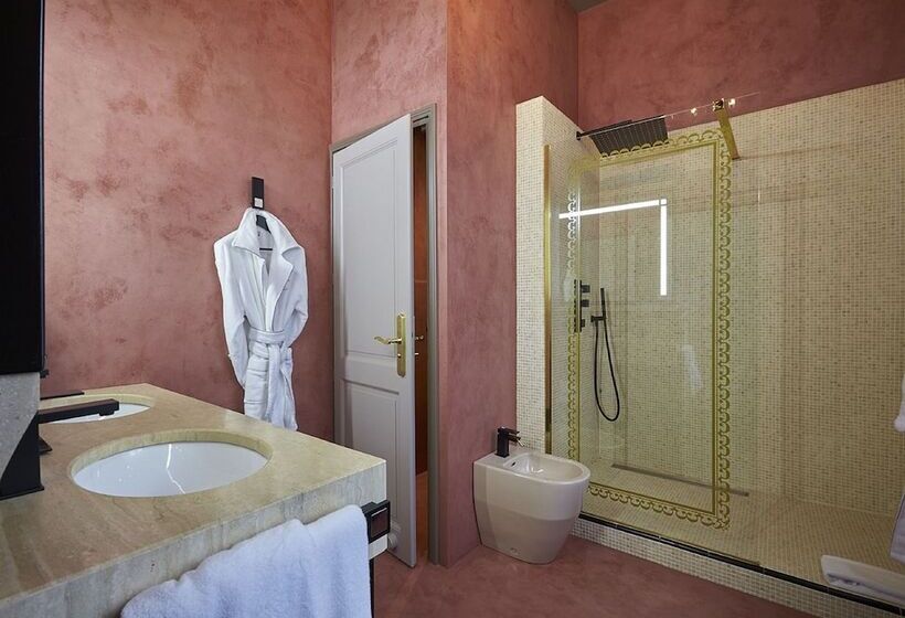 Полулюкс, Le Stelsia Resort