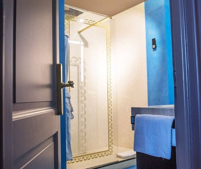 Полулюкс, Le Stelsia Resort