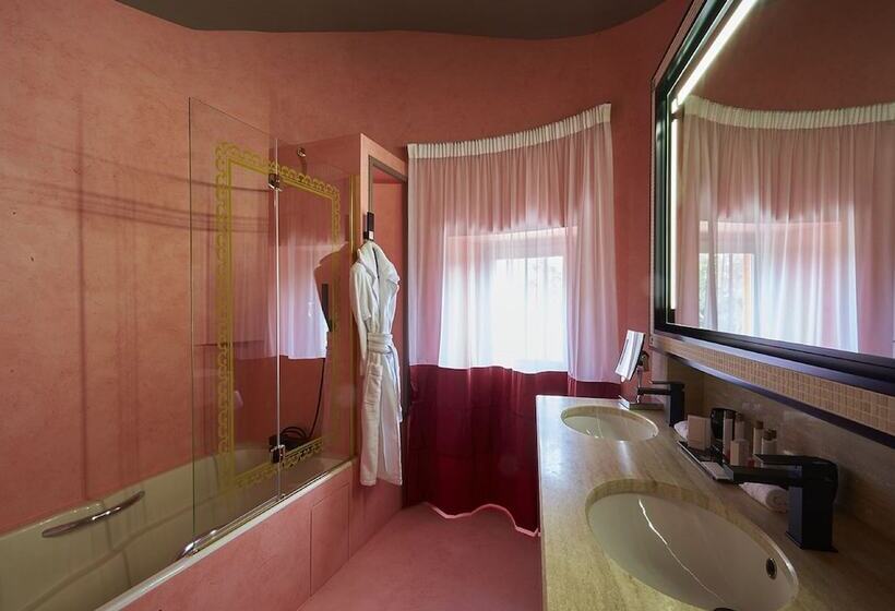 Полулюкс, Le Stelsia Resort