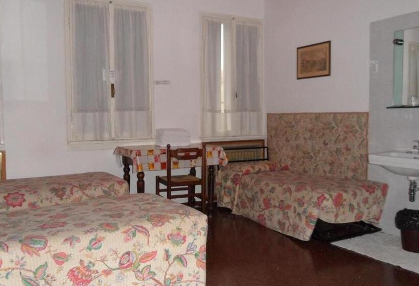 اتاق استاندارد چهارنفره با سرویس بهداشتی مشترک, Locanda Ca  Foscari