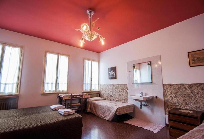 اتاق استاندارد چهارنفره با سرویس بهداشتی مشترک, Locanda Ca  Foscari