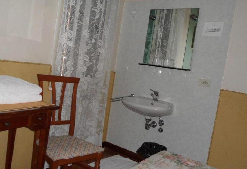 اتاق استاندارد با سرویس بهداشتی مشترک, Locanda Ca  Foscari