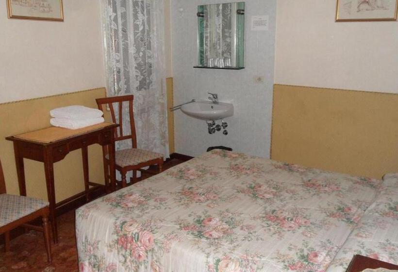 اتاق استاندارد با سرویس بهداشتی مشترک, Locanda Ca  Foscari