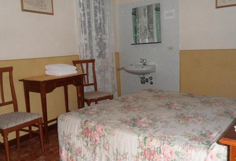 اتاق استاندارد با سرویس بهداشتی مشترک, Locanda Ca  Foscari