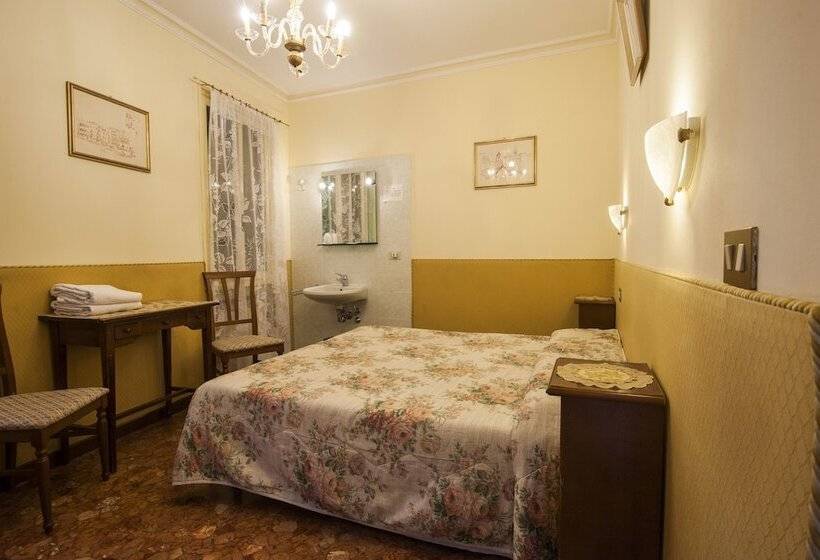 اتاق استاندارد چهارنفره با سرویس بهداشتی مشترک, Locanda Ca  Foscari