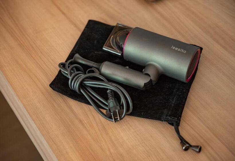 اتاق لوکس, Nap In Chiang Mai