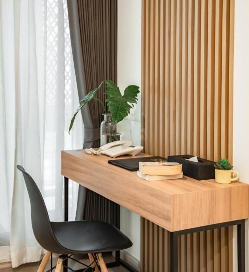 اتاق لوکس, Nap In Chiang Mai