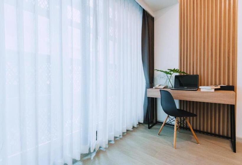 اتاق لوکس, Nap In Chiang Mai