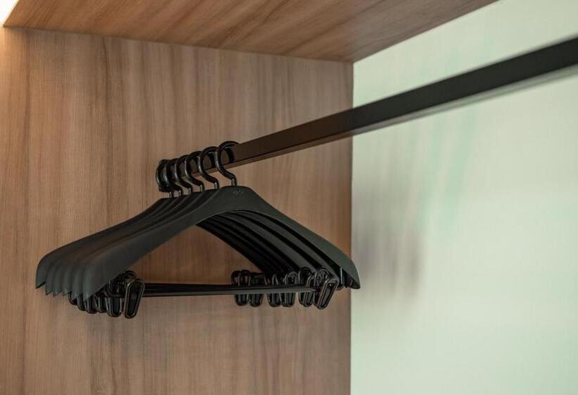 اتاق استاندارد, Nap In Chiang Mai