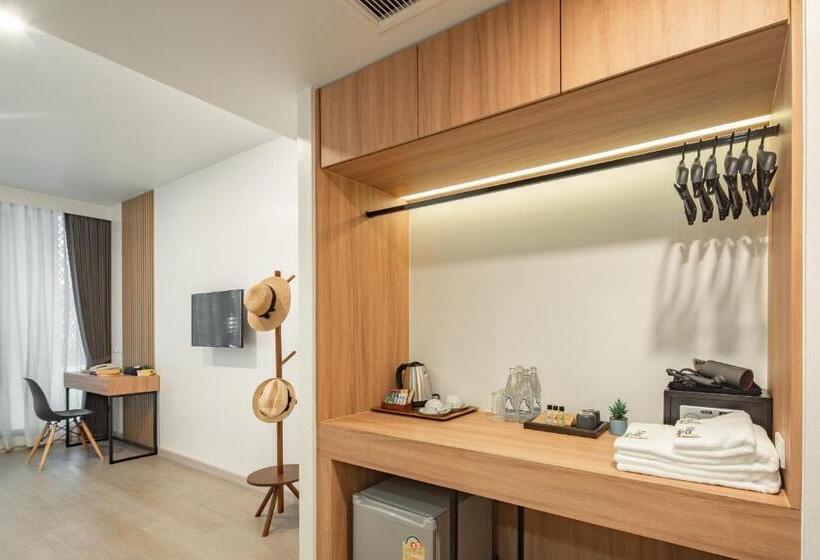 اتاق لوکس, Nap In Chiang Mai