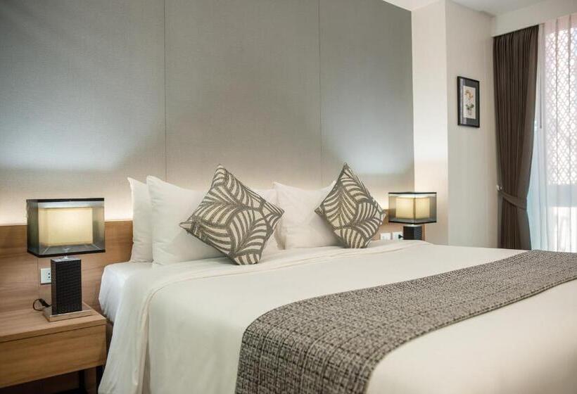 اتاق لوکس, Nap In Chiang Mai