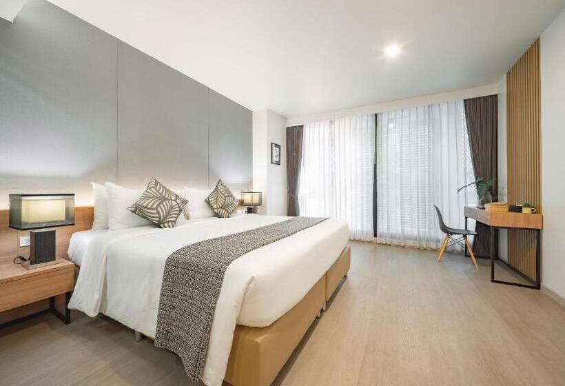 اتاق لوکس, Nap In Chiang Mai